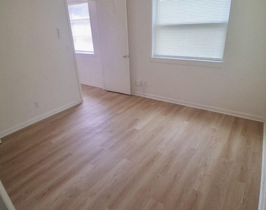 7913 Hare Avenue - Photo Thumbnail 5