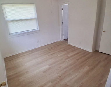 7913 Hare Avenue - Photo Thumbnail 8