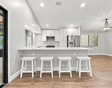 11317 Conch Court - Photo Thumbnail 14