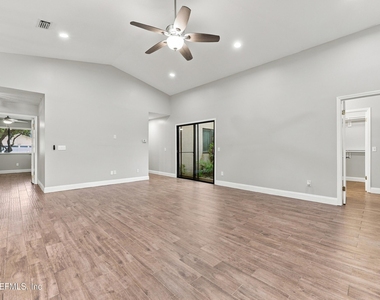 11317 Conch Court - Photo Thumbnail 15