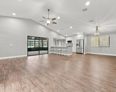 11317 Conch Court - Photo Thumbnail 12