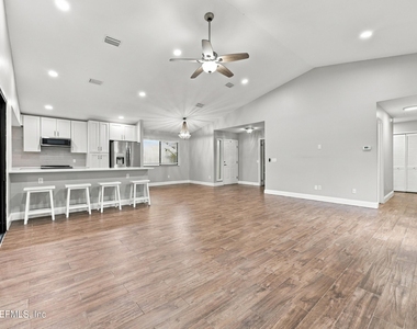 11317 Conch Court - Photo Thumbnail 13