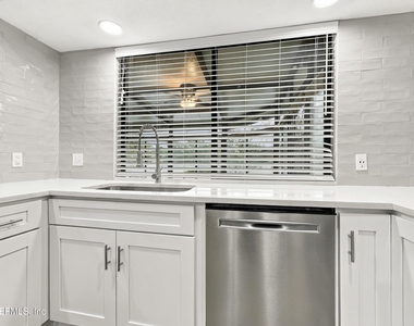 11317 Conch Court - Photo Thumbnail 6