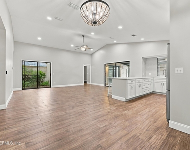 11317 Conch Court - Photo Thumbnail 4