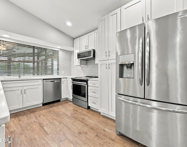 11317 Conch Court - Photo Thumbnail 5