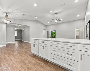 11317 Conch Court - Photo Thumbnail 8