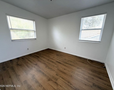 2977 Collier Avenue - Photo Thumbnail 5