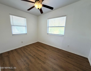 2977 Collier Avenue - Photo Thumbnail 7