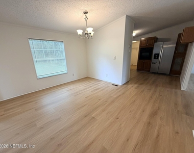 530 Ellison Road E - Photo Thumbnail 4