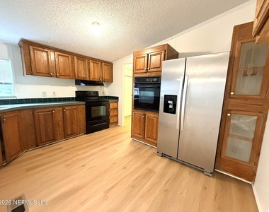 530 Ellison Road E - Photo Thumbnail 7