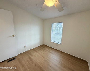 530 Ellison Road E - Photo Thumbnail 17