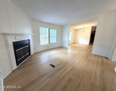 530 Ellison Road E - Photo Thumbnail 6