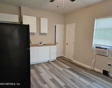 1176 E 13th Street - Photo Thumbnail 2