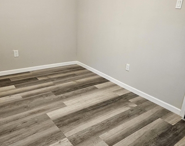 1176 E 13th Street - Photo Thumbnail 7