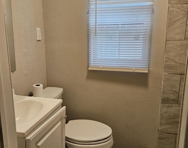 1176 E 13th Street - Photo Thumbnail 4