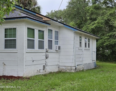 1176 E 13th Street - Photo Thumbnail 9