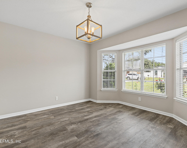 1760 Chandelier Circle W - Photo Thumbnail 4