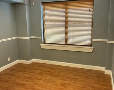 311 W Ashley Street - Photo Thumbnail 3