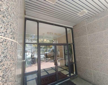 311 W Ashley Street - Photo Thumbnail 15