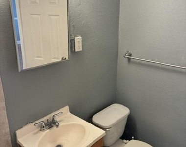 311 W Ashley Street - Photo Thumbnail 6