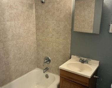 311 W Ashley Street - Photo Thumbnail 7