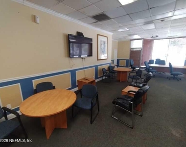 311 W Ashley Street - Photo Thumbnail 8