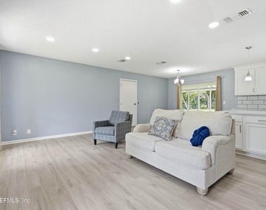 9744 Sappington Avenue - Photo Thumbnail 3