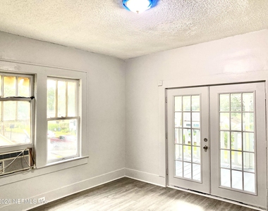 433 W 16th Street - Photo Thumbnail 3