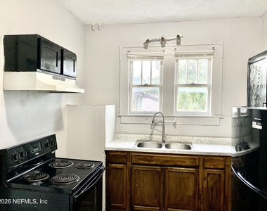 433 W 16th Street - Photo Thumbnail 4
