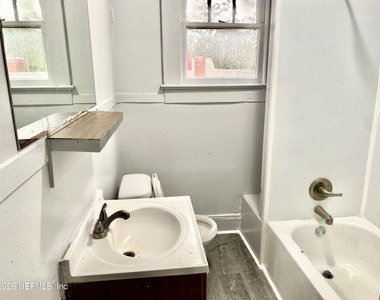 433 W 16th Street - Photo Thumbnail 6