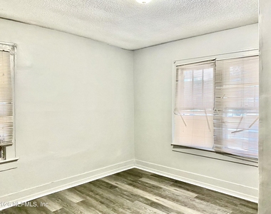 431 W 16th Street - Photo Thumbnail 7