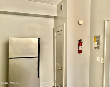 431 W 16th Street - Photo Thumbnail 6