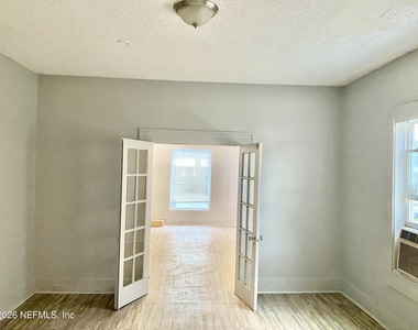 431 W 16th Street - Photo Thumbnail 3