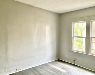 431 W 16th Street - Photo Thumbnail 9