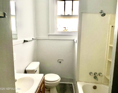 431 W 16th Street - Photo Thumbnail 8