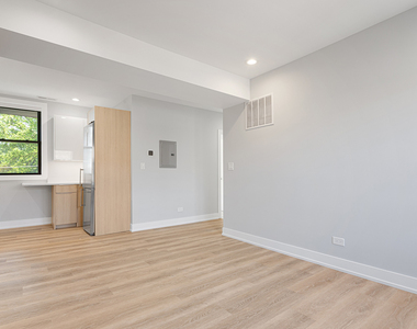 1550 W Juneway Terrace - Photo Thumbnail 4