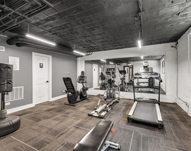 1550 W Juneway Terrace - Photo Thumbnail 12