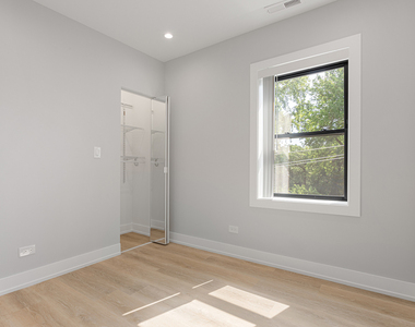 1550 W Juneway Terrace - Photo Thumbnail 10