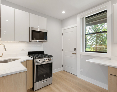 1550 W Juneway Terrace - Photo Thumbnail 2