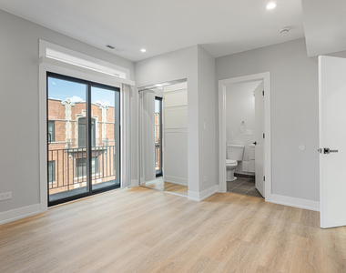 1550 W Juneway Terrace - Photo Thumbnail 7