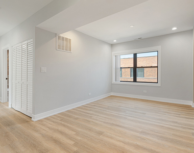 1550 W Juneway Terrace - Photo Thumbnail 5