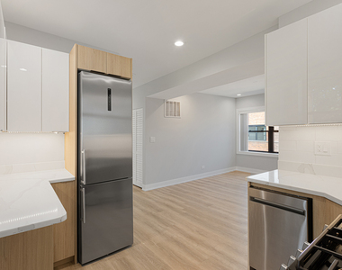 1550 W Juneway Terrace - Photo Thumbnail 3