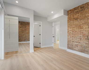 1550 W Juneway Terrace - Photo Thumbnail 9