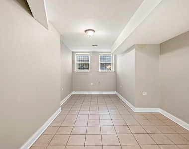4851 S Prairie Avenue - Photo Thumbnail 2