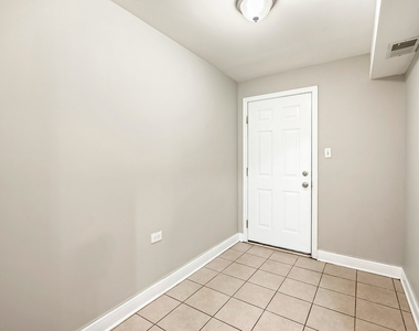 4851 S Prairie Avenue - Photo Thumbnail 6