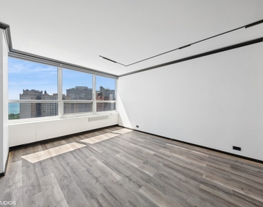 4800 S Chicago Beach Drive - Photo Thumbnail 15