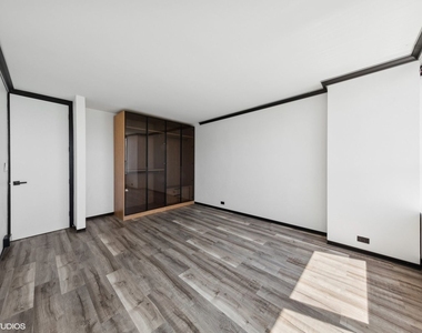 4800 S Chicago Beach Drive - Photo Thumbnail 18