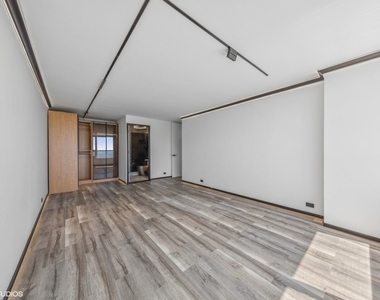 4800 S Chicago Beach Drive - Photo Thumbnail 12
