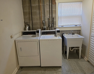 372 Yates Avenue - Photo Thumbnail 9