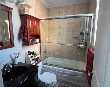 5726 N Mozart Street - Photo Thumbnail 9